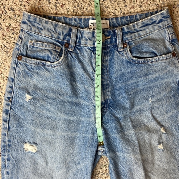 Zara Ripped Mom Jeans Size 6 Acid Wash Slightly Tapered Distressed High Rise - Picture 13 of 13
